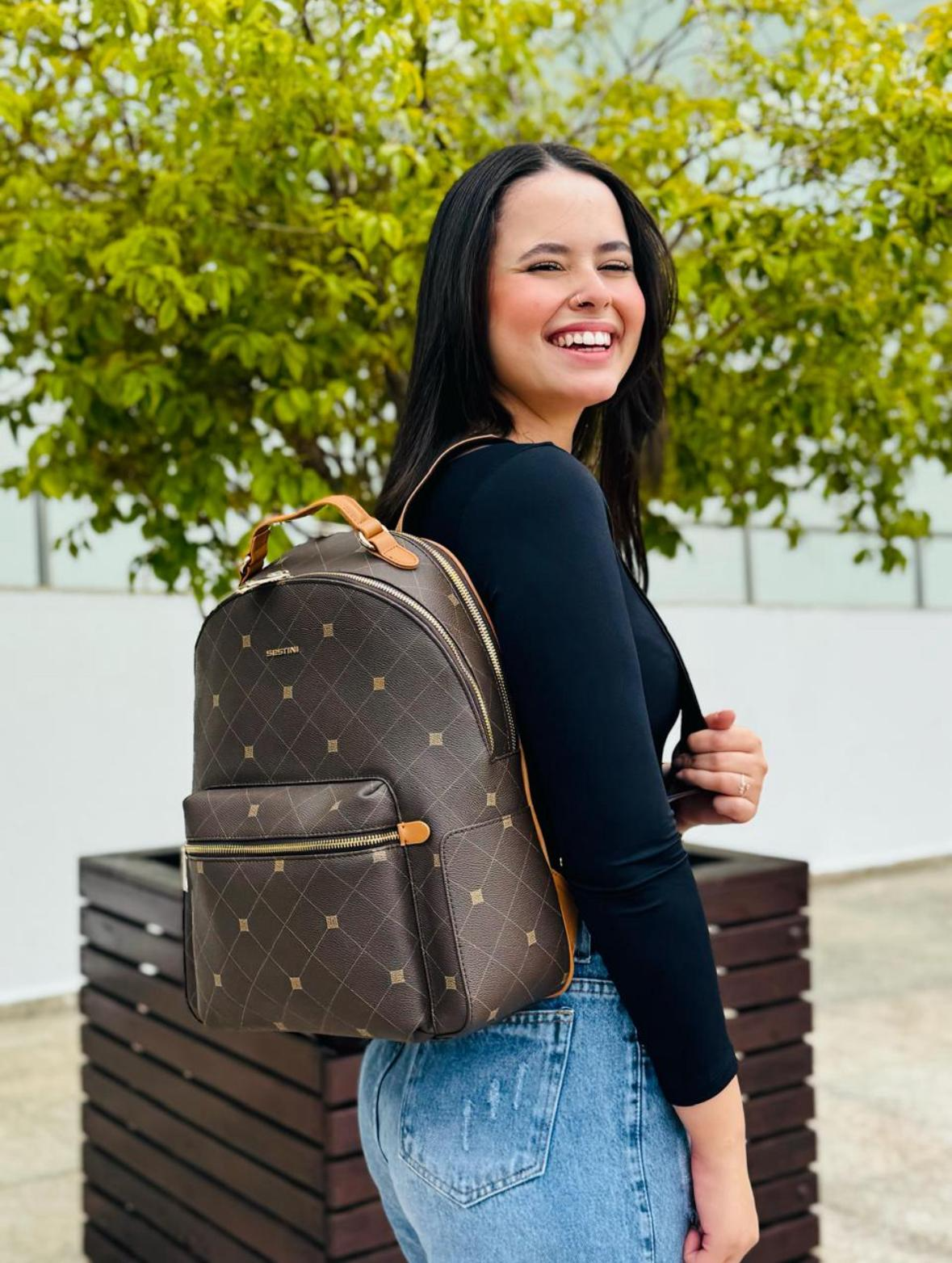 Mochila Média Sestini Monograma - Marrom